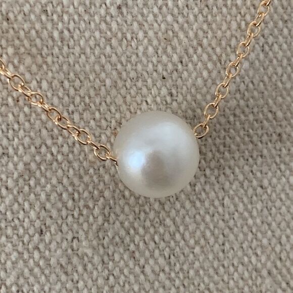 Single Floating Faux Pearl Necklace with Gold Chain – Minimalist, Great Gift NEW - Picture 8 of 9